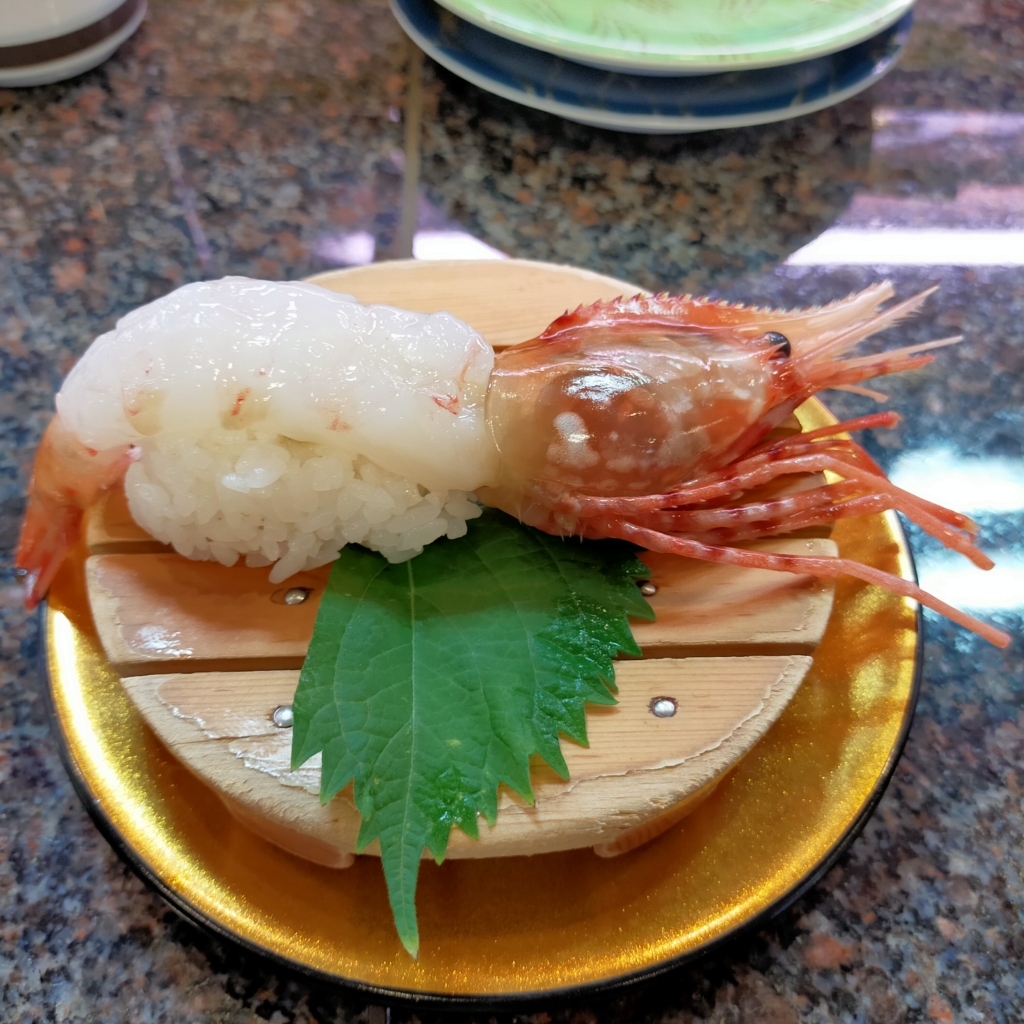 回転寿司花まる伊豆高原店の有頭ボタンエビの握りを撮影した写真