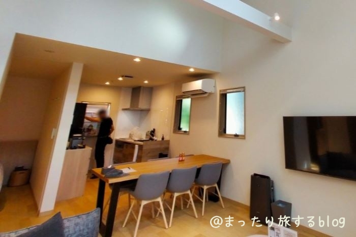 私が宿泊した【Rakuten STAY VILLA 鬼怒川リバーサイド】の室内の雰囲気を伝えるための写真