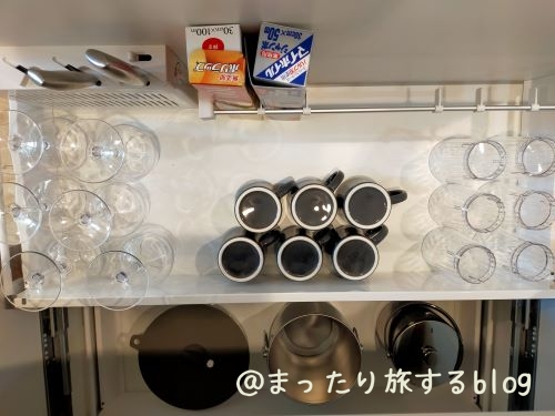 私が宿泊した【Rakuten STAY VILLA 鬼怒川リバーサイド】のキッチンの備品を撮影した写真