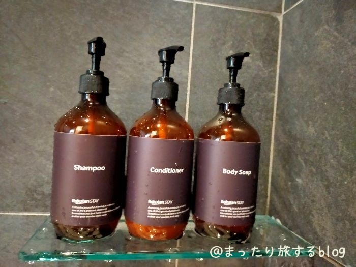私が宿泊した【Rakuten STAY VILLA 鬼怒川リバーサイド】の客室温泉風呂の備品を撮影した写真